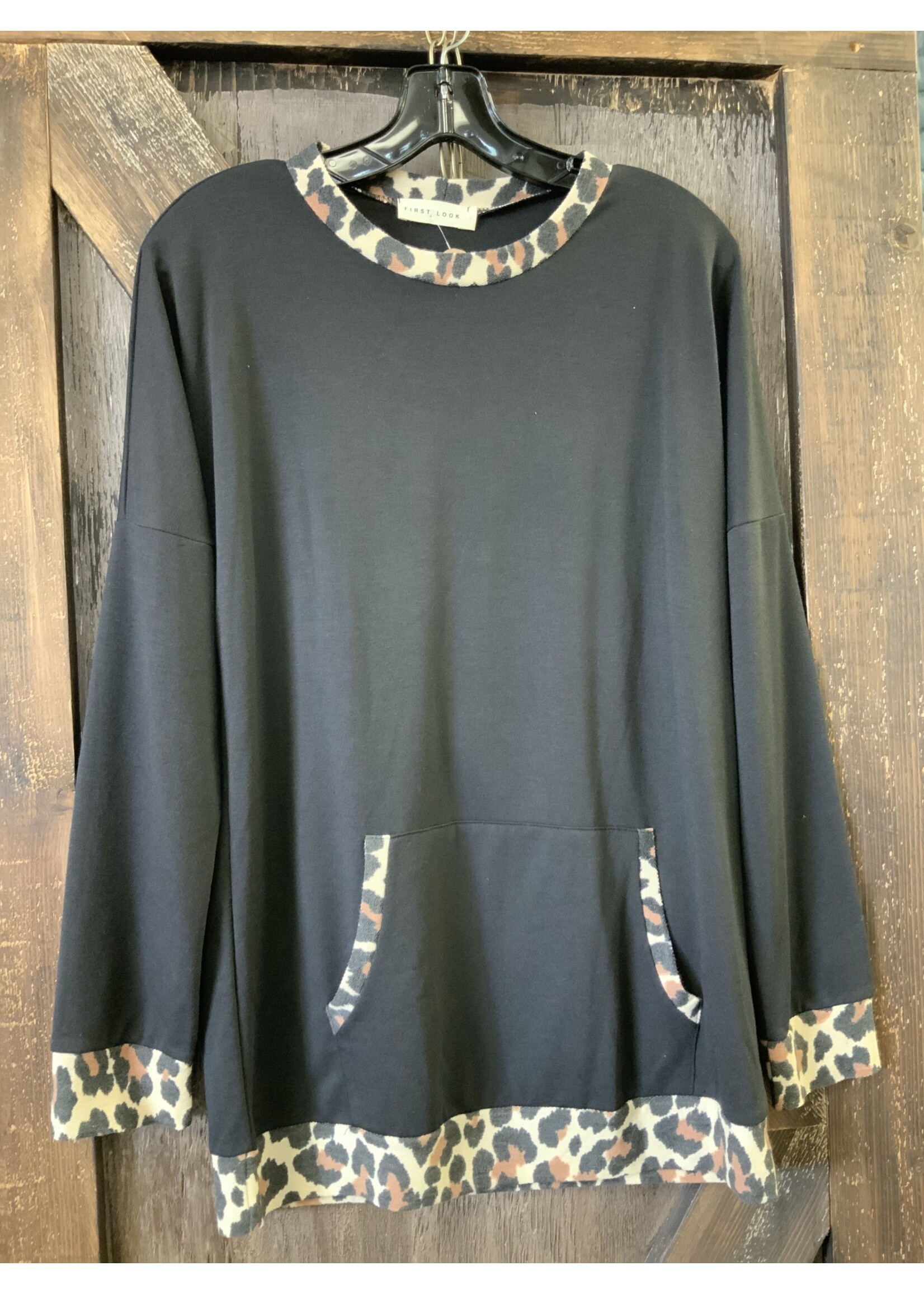 First Look WOMEN’S L/S ANIMAL PRINT BLACK W/POCKETS TOP Med