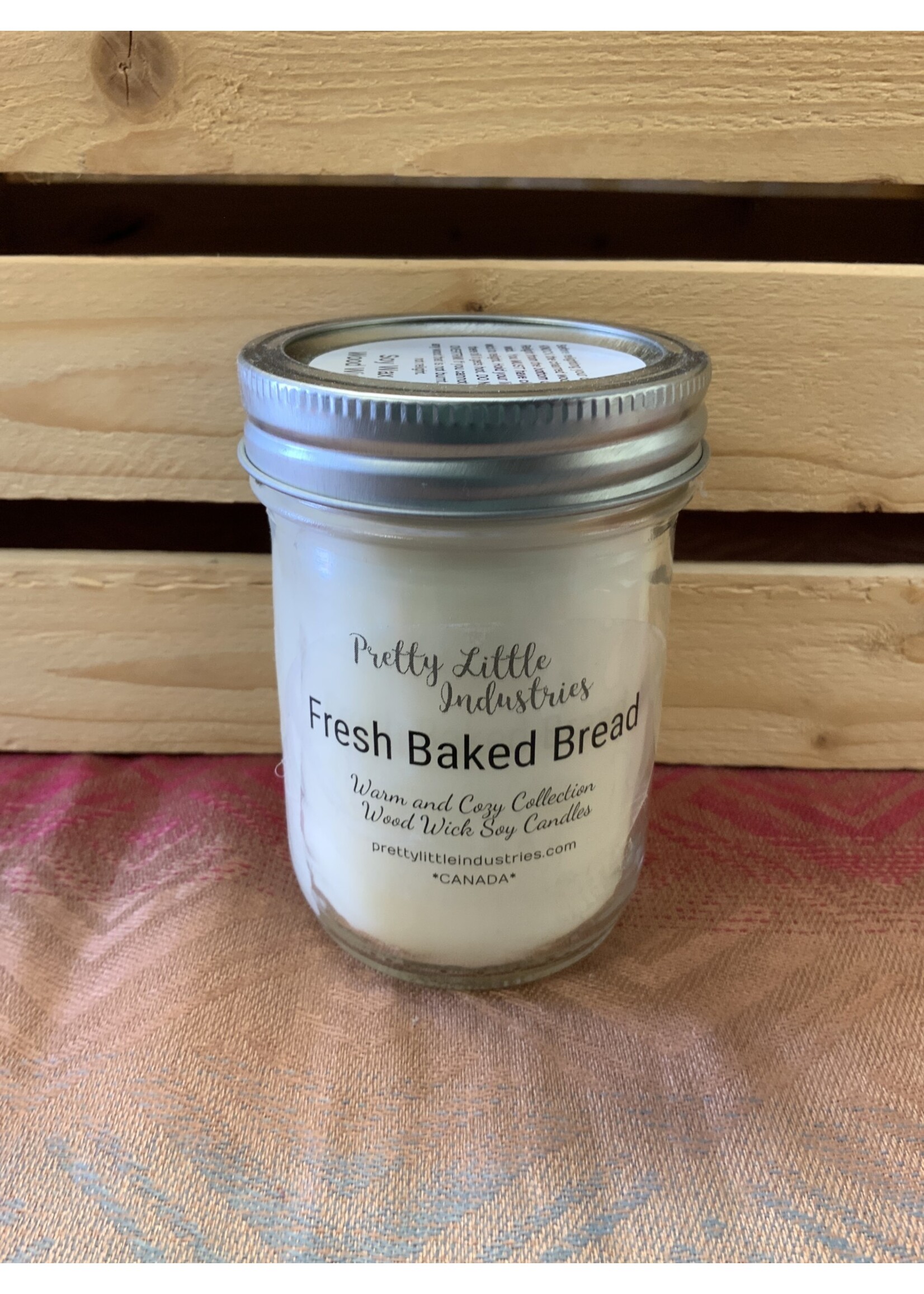 Soy PRETTY FRESH BAKED BREAD WOOD WICK CANDLE