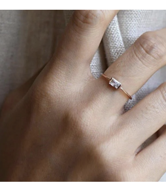 MO Horizon Ring Clear Baguette Stone