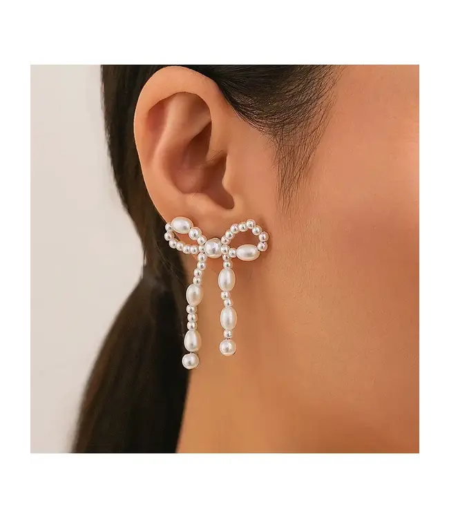 pearl bow ear