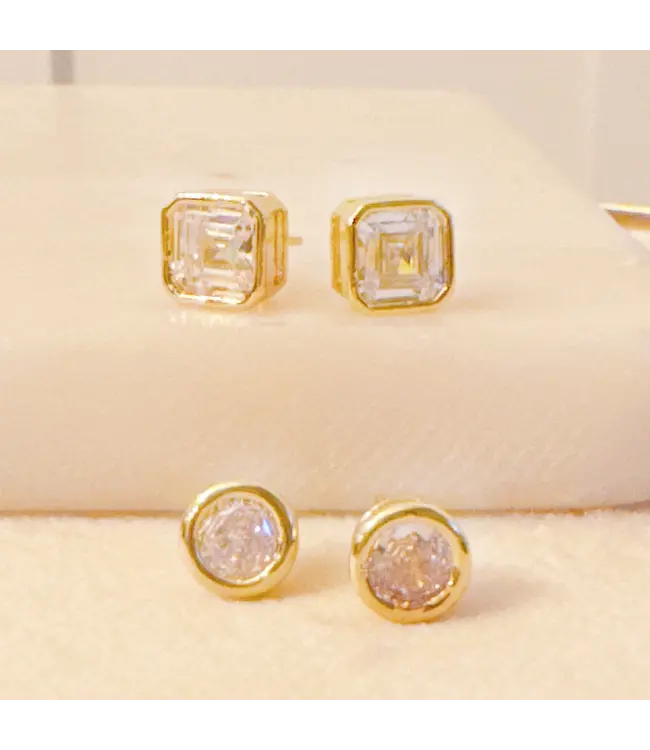 Z1ZA0800 Bella Bezel Stud Earrings