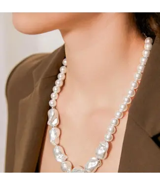 Flanerie Bold Baroque Pearl Neck