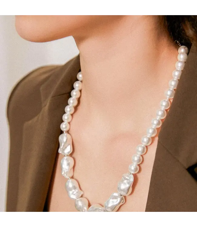 BRYNN Bold Baroque Pearl Neck