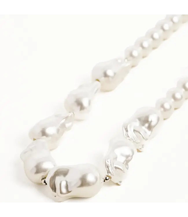 BRYNN Bold Baroque Pearl Neck