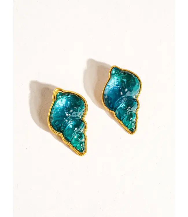 YVON green shell stud 18k gold plated