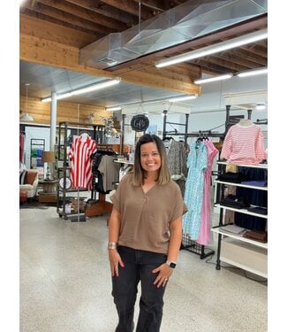 SHORT SLEEVE WOVEN TOP