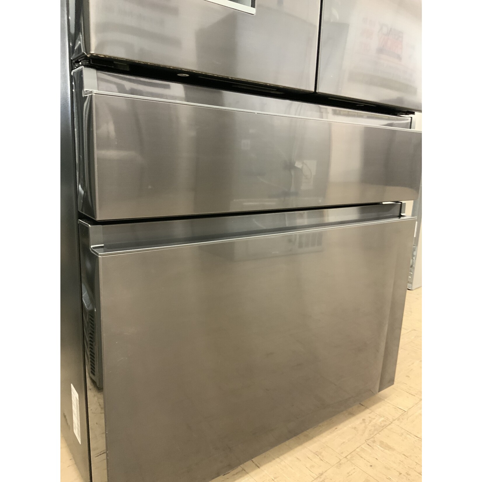 SAMSUNG DENT*RF23M8070SG   23 cu. ft. Counter Depth 4-Door French Door Refrigerator in Black Stainless Steel