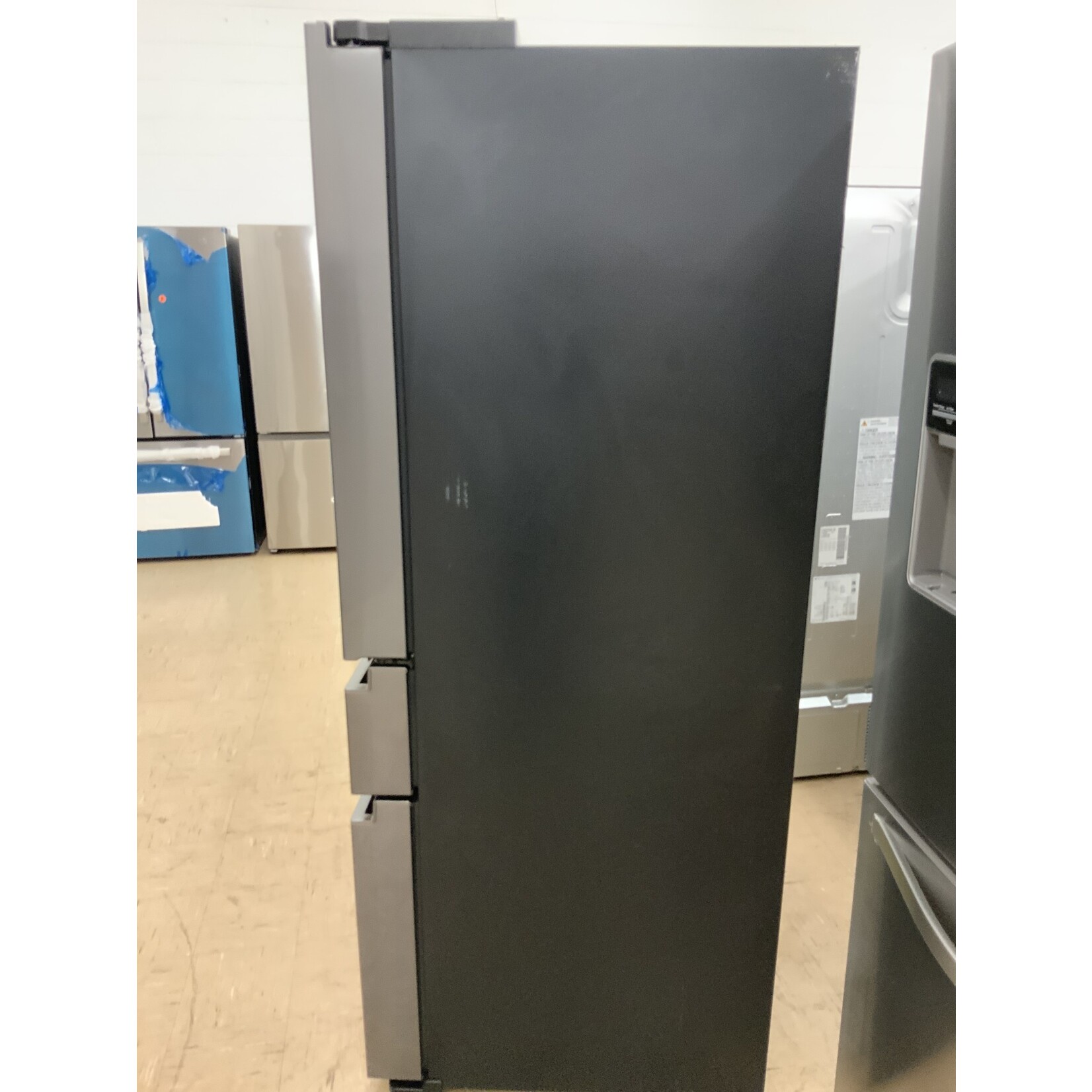 SAMSUNG DENT*RF23M8070SG   23 cu. ft. Counter Depth 4-Door French Door Refrigerator in Black Stainless Steel