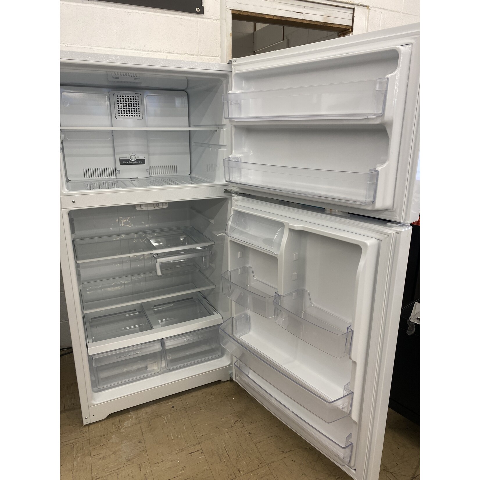 GE GE Appliances 21.9 cu.ft. Top Freezer Refrigerator in white gts22kgnbrww