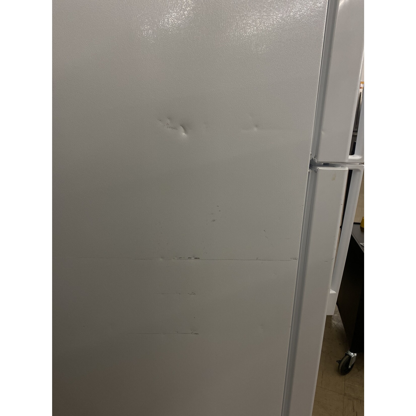 GE GE Appliances 21.9 cu.ft. Top Freezer Refrigerator in white gts22kgnbrww