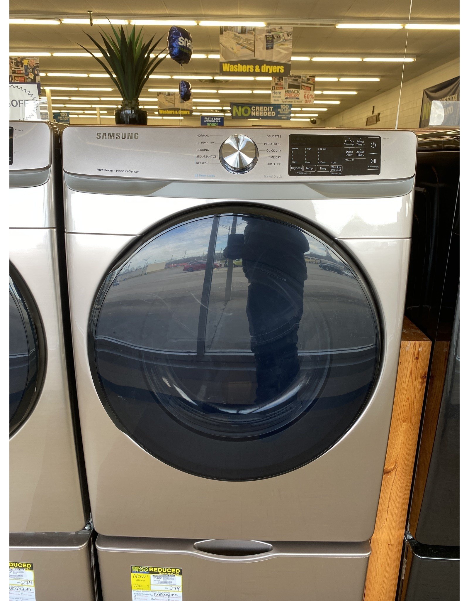 SAMSUNG DVE45R6100C  7.5 cu. ft. Vented Electric Dryer with Steam Sanitize+ in Champagne