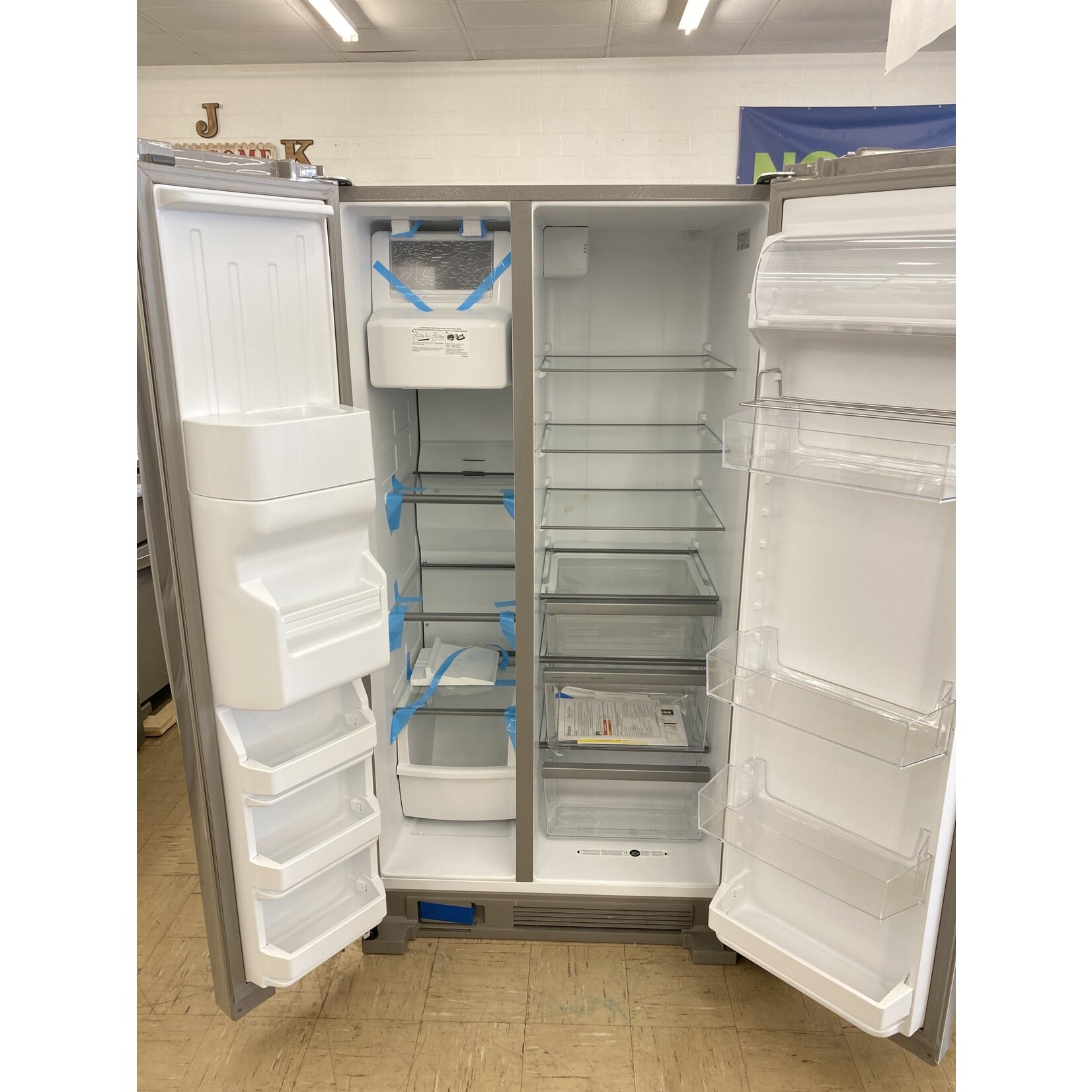 Whirlpool Whirlpool WRS315SDHZ 25 cu. ft. Side by Side Refrigerator in Fingerprint Resistant Stainless Steel