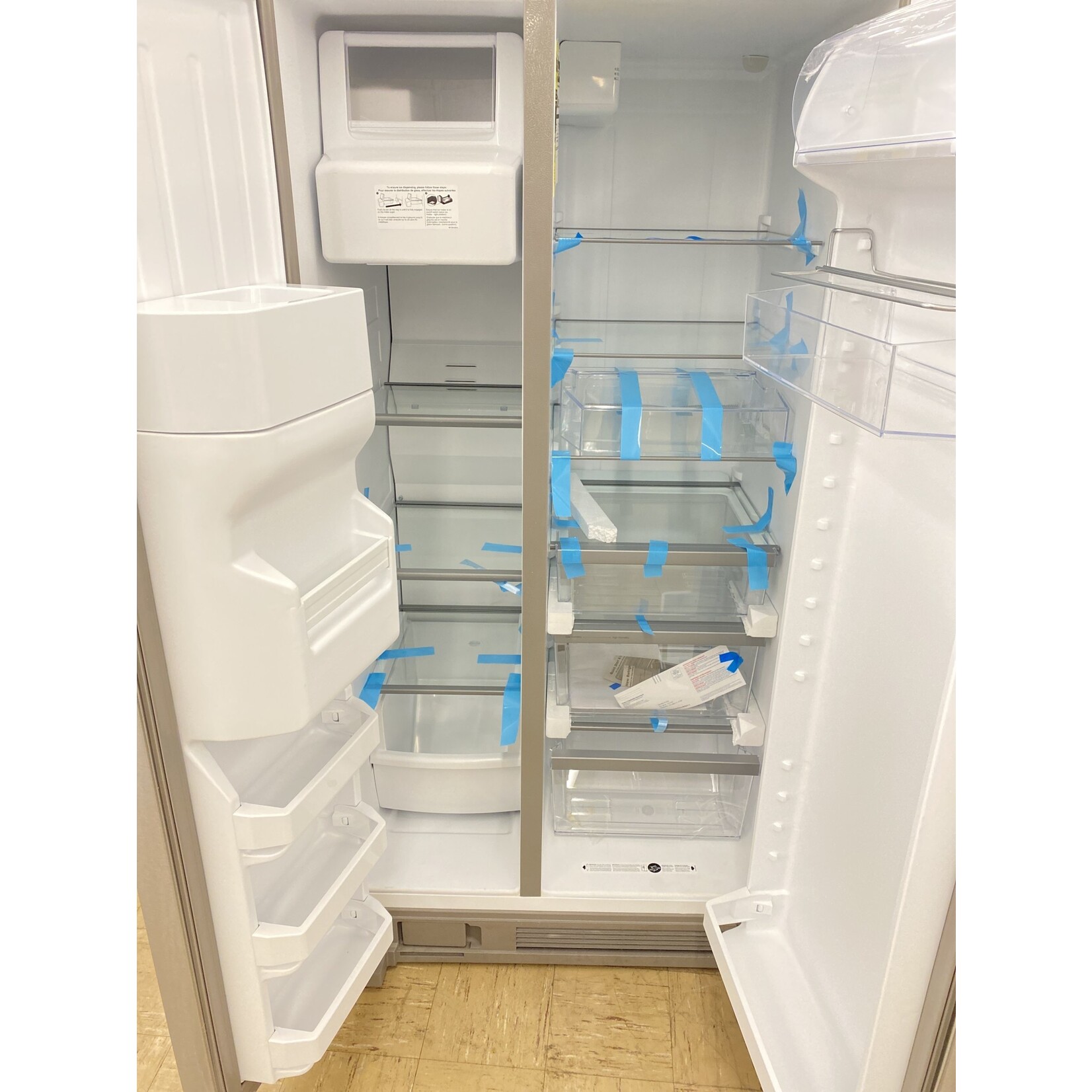 Whirlpool Whirlpool WRS315SDHZ 25 cu. ft. Side by Side Refrigerator in Fingerprint Resistant Stainless Steel