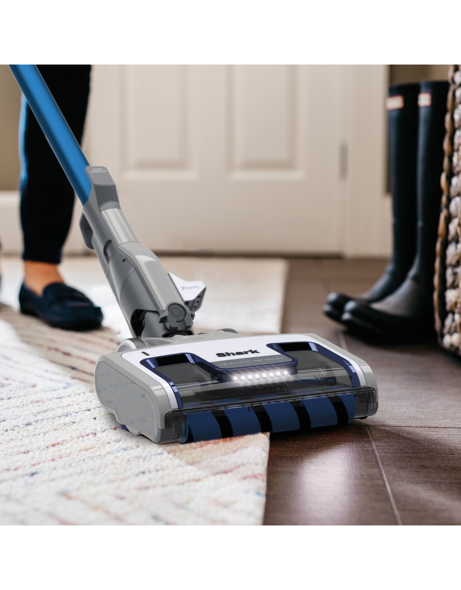 HZ2002 Shark Vertex™ UltraLight™ DuoClean® PowerFins Corded Stick