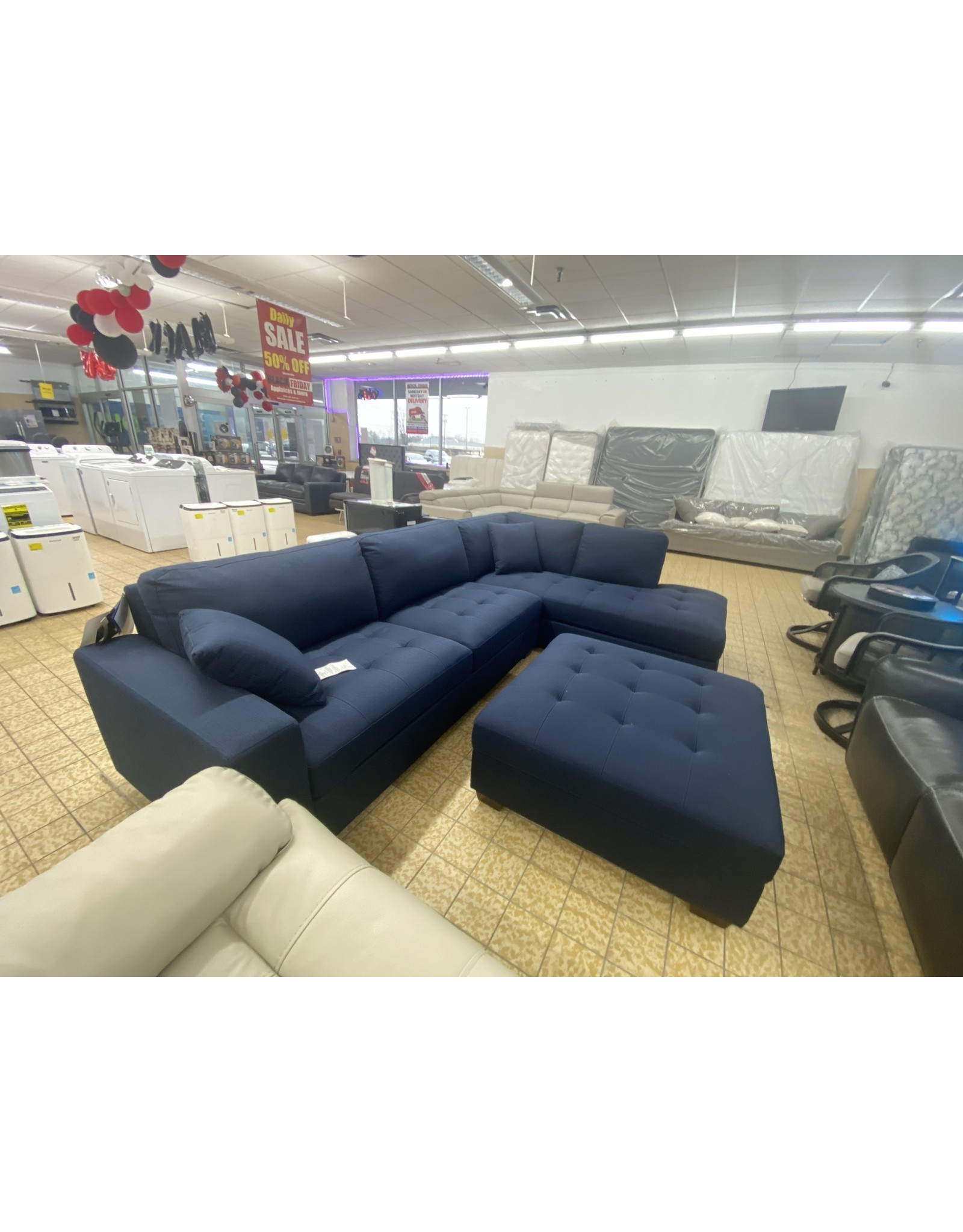 Thomasville Thomasville Miles Fabric Sectional with Storage Ottoman