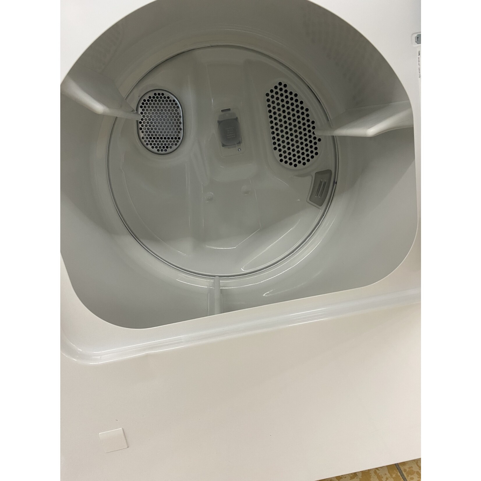 Maytag #MGDC465HW 7.0 cu. ft. 120-Volt White Gas Vented Dryer with Wrinkle Control