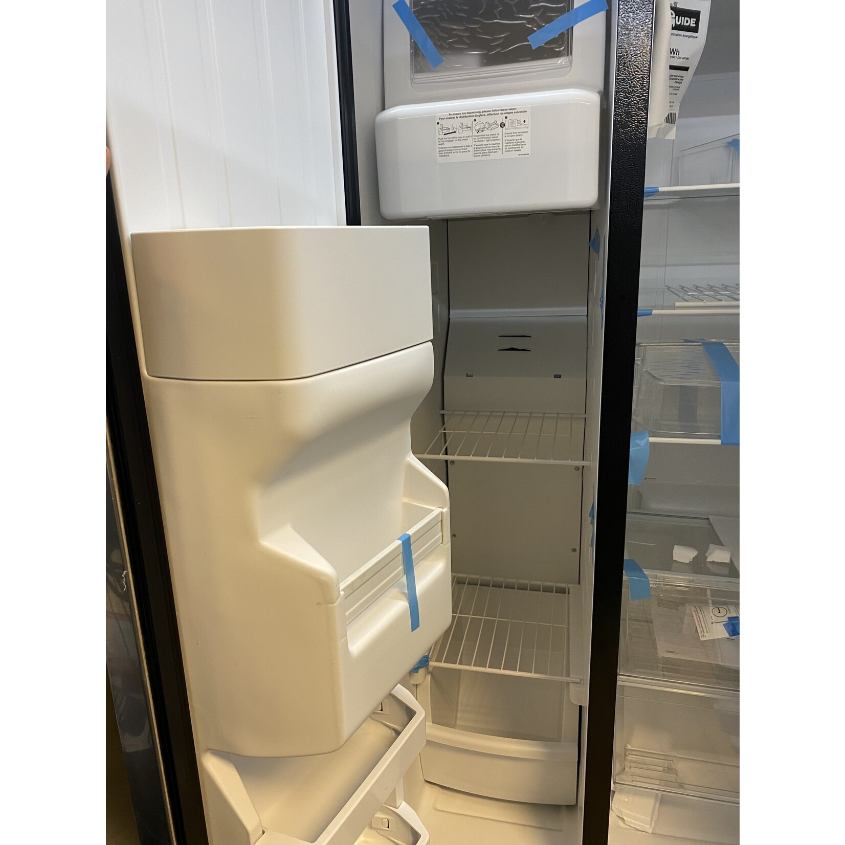 Amana Dent ASI2575GRS AMA No Frost Side - Free Standing Refr Frez - 25 CU FT, 36 INCH WIDTH, HIDDEN HINGES,