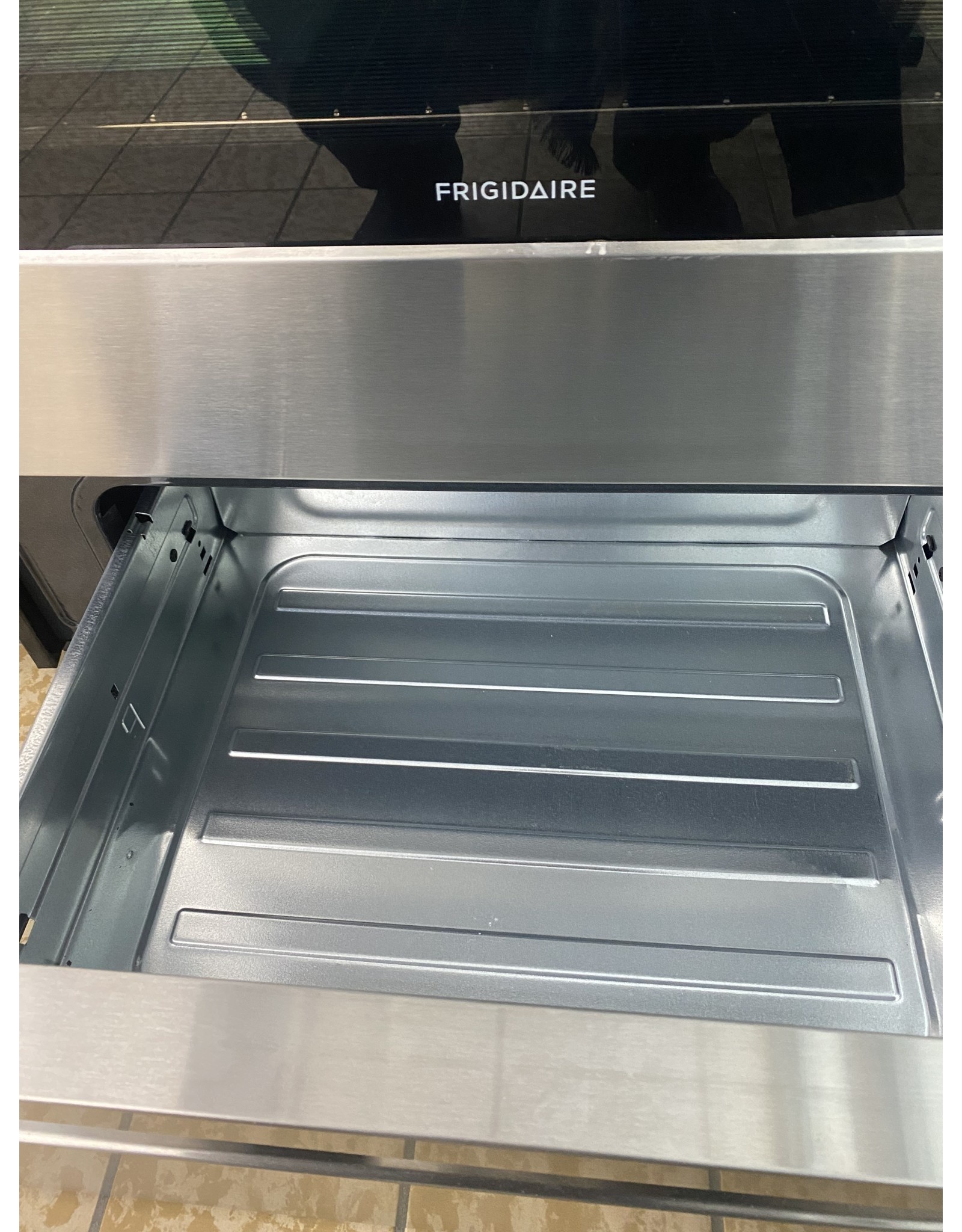 FRIGIDAIRE FFEH3054US  30 in. 5.0 cu. ft. Single Oven Electric Range with Self-Cleaning Oven in Stainless Steel