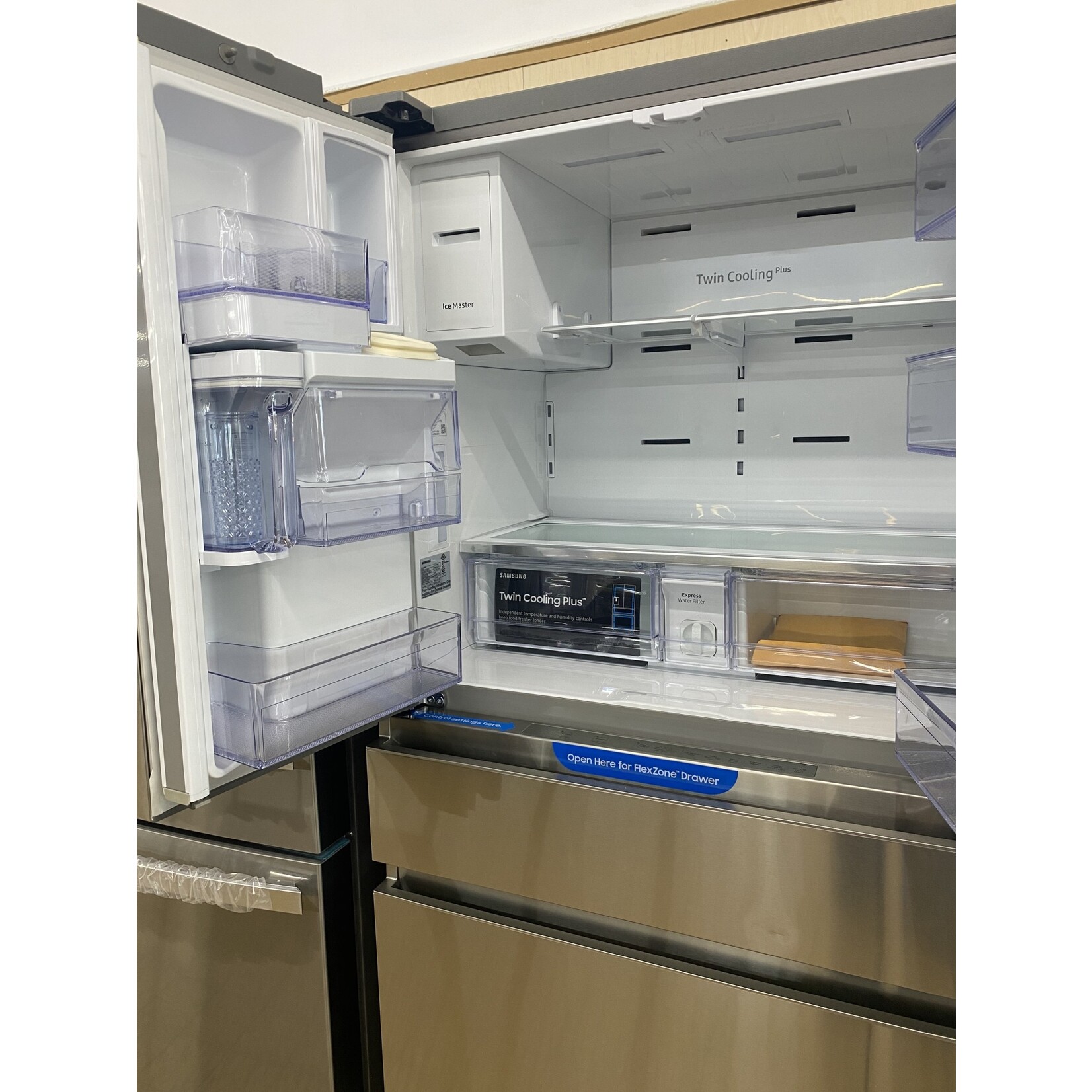 SAMSUNG RF23M8070SR Samsung FDR-4DR, All-Recessed I&W Disp. Refrigerator