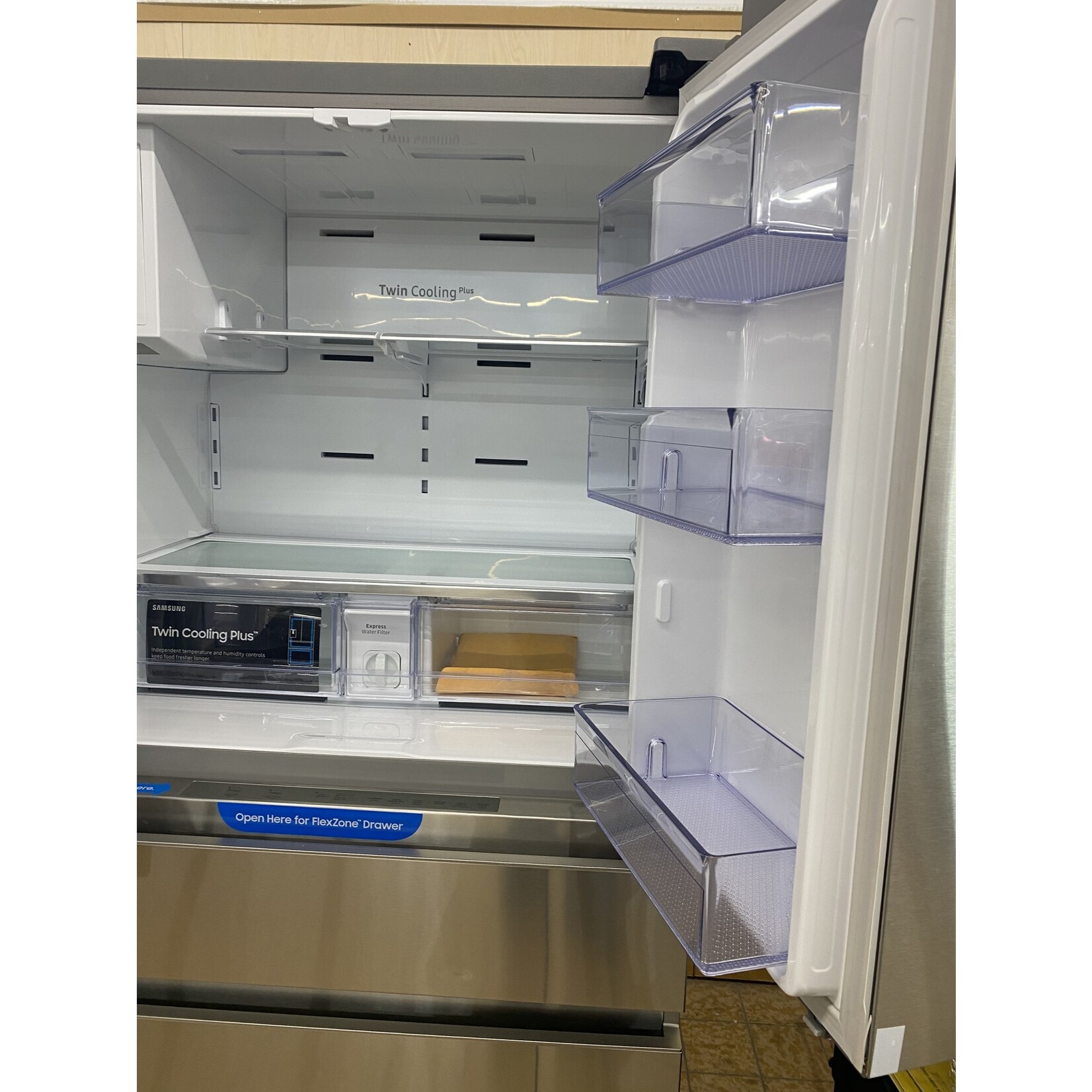 SAMSUNG RF23M8070SR Samsung FDR-4DR, All-Recessed I&W Disp. Refrigerator