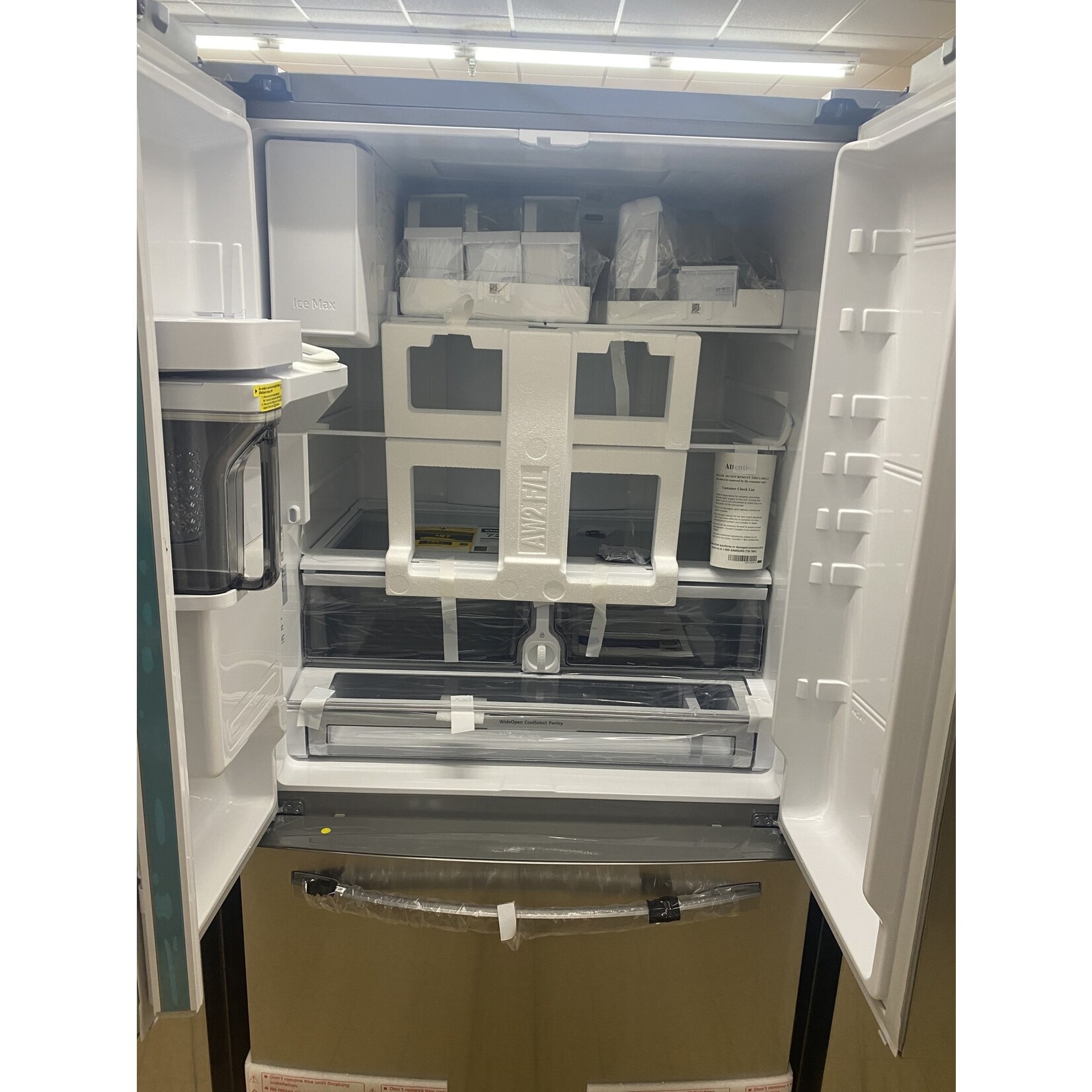 SAMSUNG RF28R6221SR 28 cu. ft. 3-Door French Door Refrigerator in Stainless Steel with AutoFill Water Pitcher