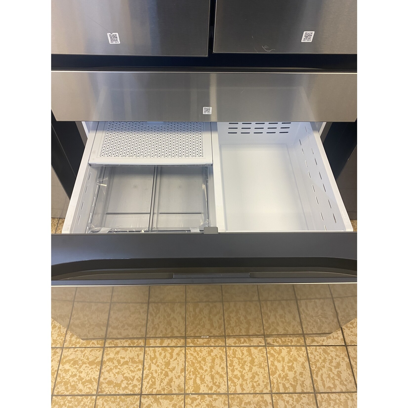 SAMSUNG RF29BB8600QL Bespoke 29 cu. ft. 4-Door French Door Smart Refrigerator with Beverage Center in Stainless Steel, Standard Depth