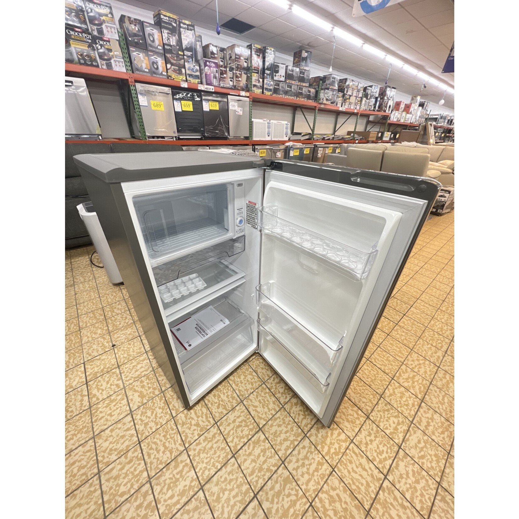 LG #*LRONC0605V - LG 5.79-cu ft Standard-depth Freestanding Mini Fridge Freezer Compartment (Platinum Silver) ENERGY STAR
