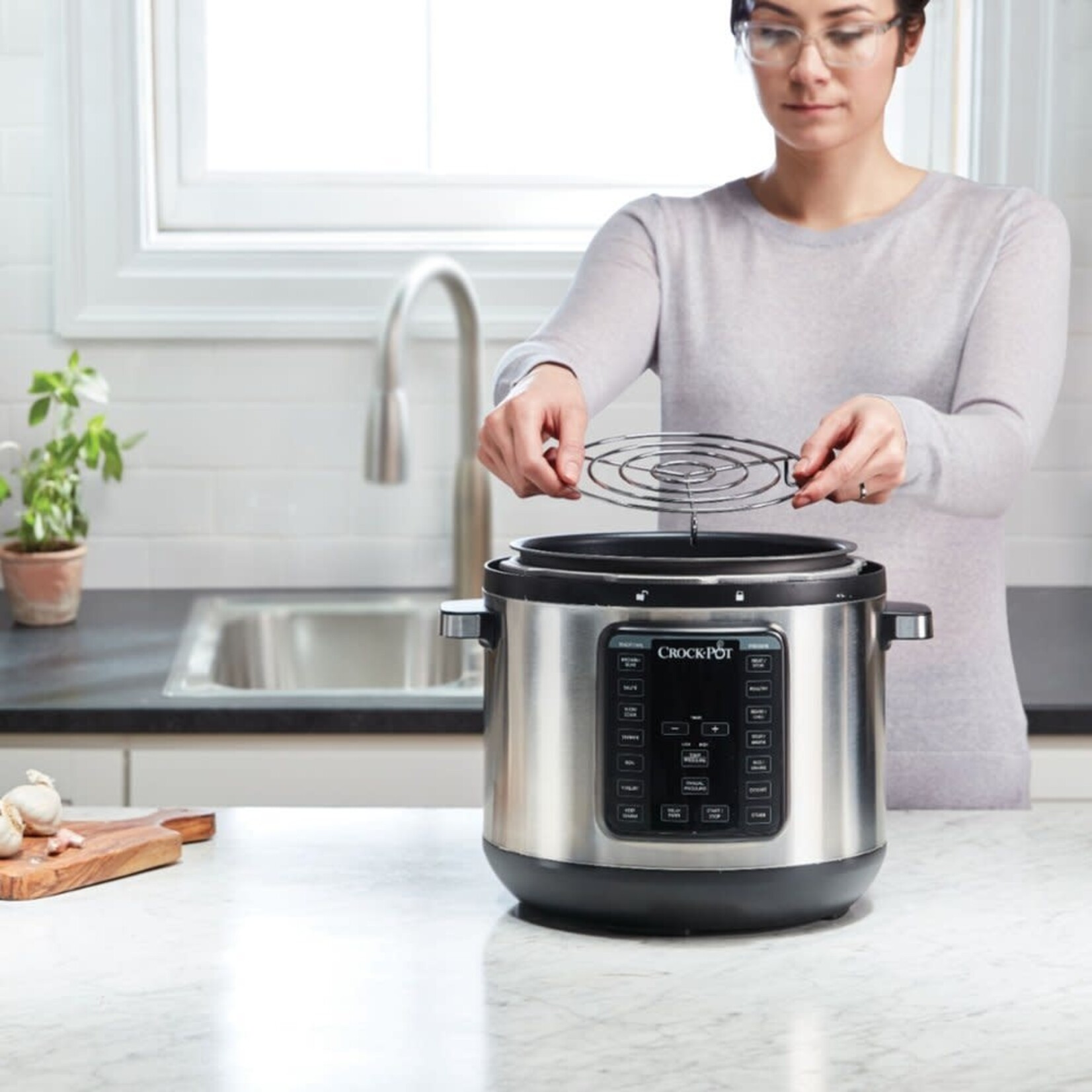 Crock Pot SCCPPC800 V1 Crock Pot 8 Quart Multi Use XL Express Crock Programmable Slow Cooker and Pressure Cooker with Manual Pressure Boil Simmer