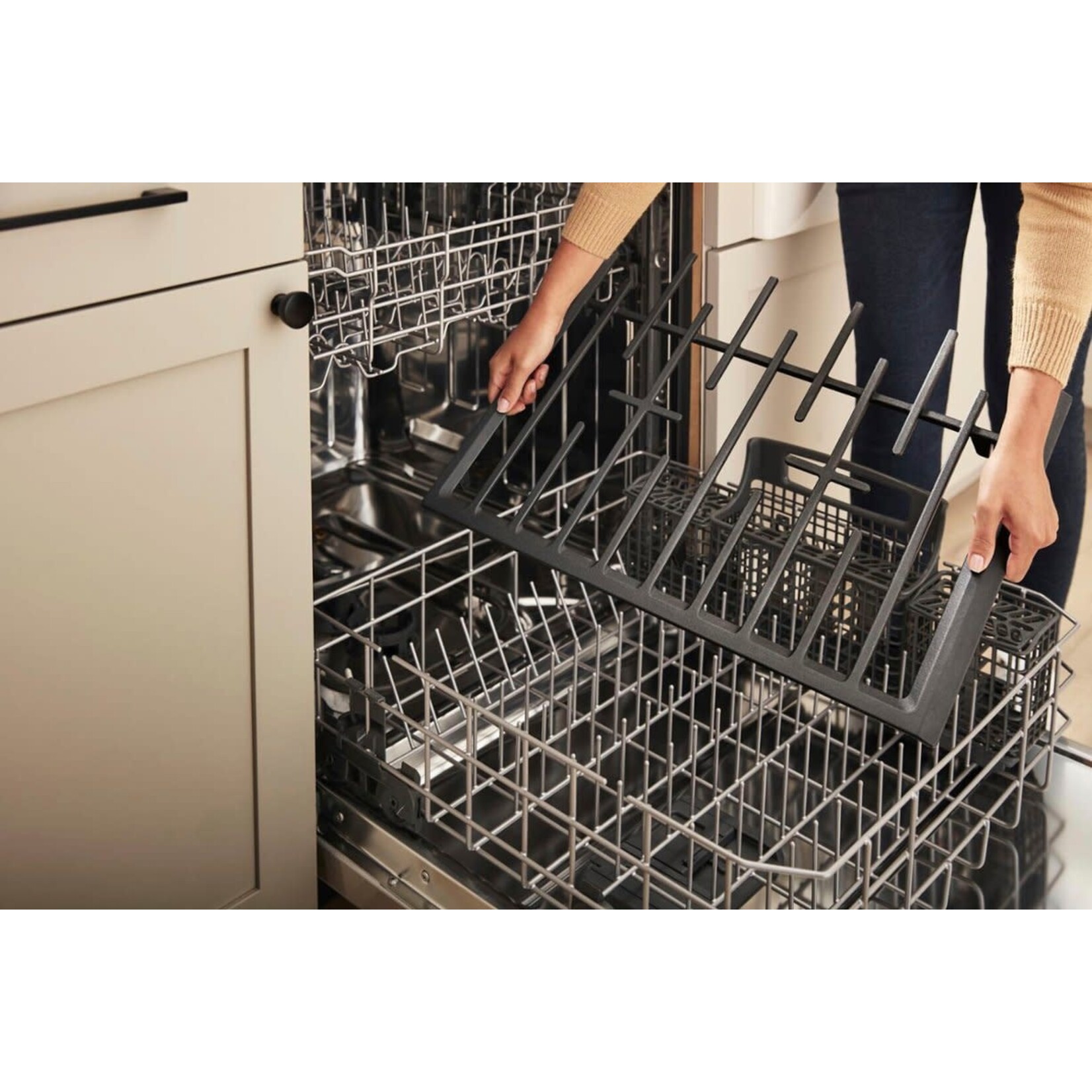 Whirlpool #*WFG320M0MS  Whirlpool 30-in 4 Burners 5.1-cu ft Freestanding Natural Gas Range (Stainless Steel)