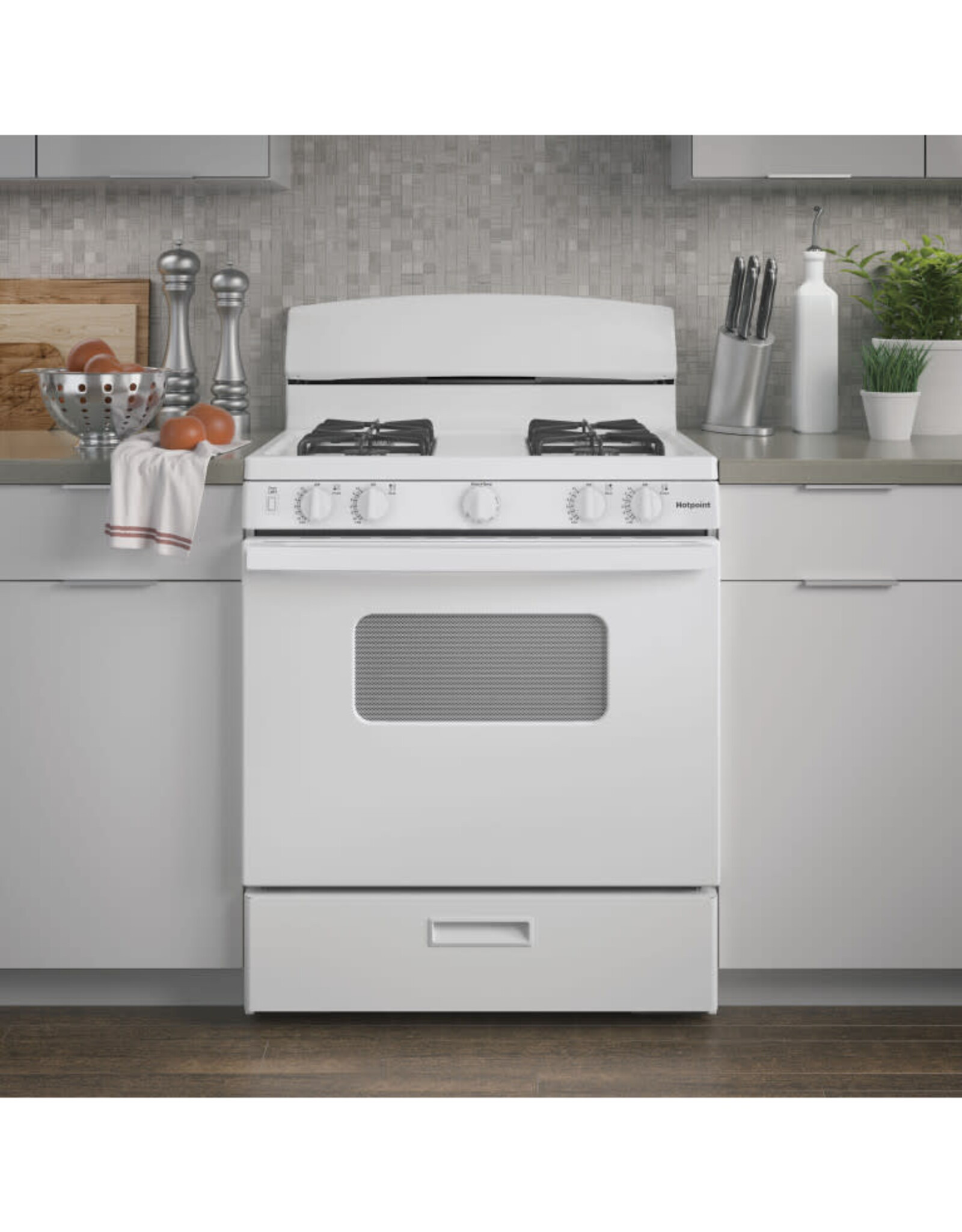GE RGBS330DRWW Hotpoint 30-in 4 Burners 4.8-cu ft Freestanding Natural Gas Range (White)