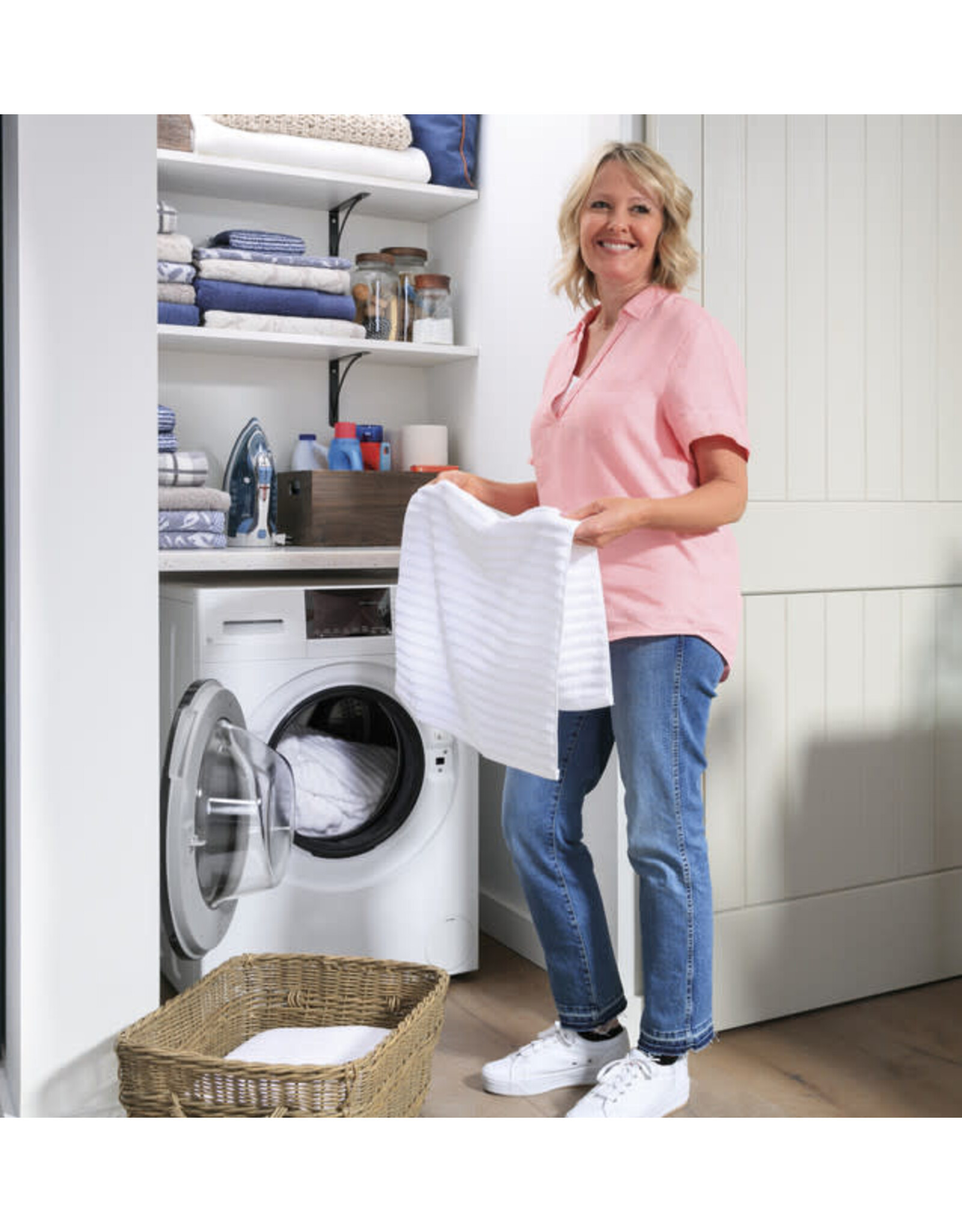 GE USED  GE 2.4 cu. ft. White High-Efficiency 120-Volt Ventless Electric All-in-One Washer Dryer Combo