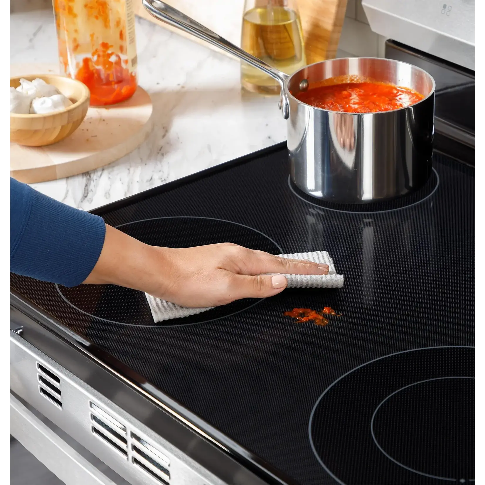GE GRF500PVSS GE Crisp Mode 30-in Glass Top 5 Burners 5.3-cu ft Self-Cleaning Freestanding Electric Range (Stainless Steel)