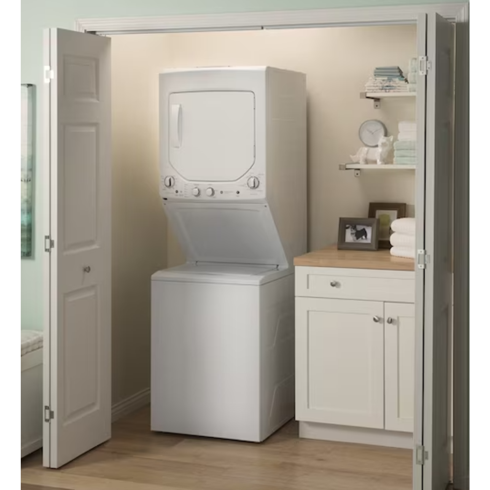 GE #GUD24ESSMWW - GE Unitized Spacemaker® 2.3 cu. ft. Capacity Washer with Stainless Steel Basket and 4.4 cu. ft. Capacity Electric Dryer