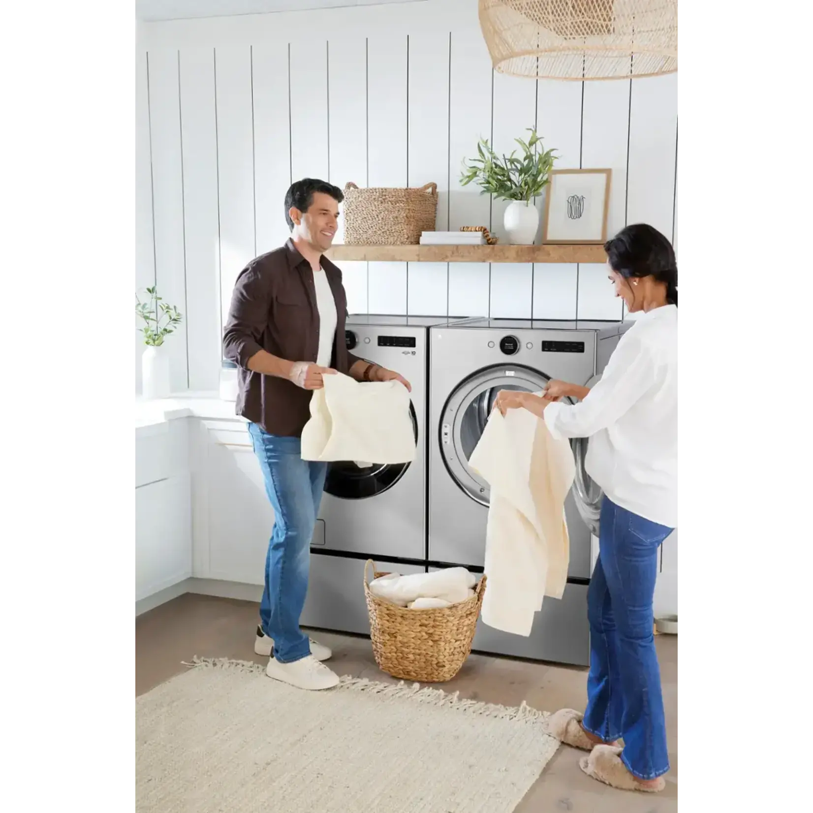 LG Electronics DLGX5501V LG 7.4 cu. ft. Ultra Large Capacity Smart Front Load Gas Dryer with Sensor Dry & Steam Technology