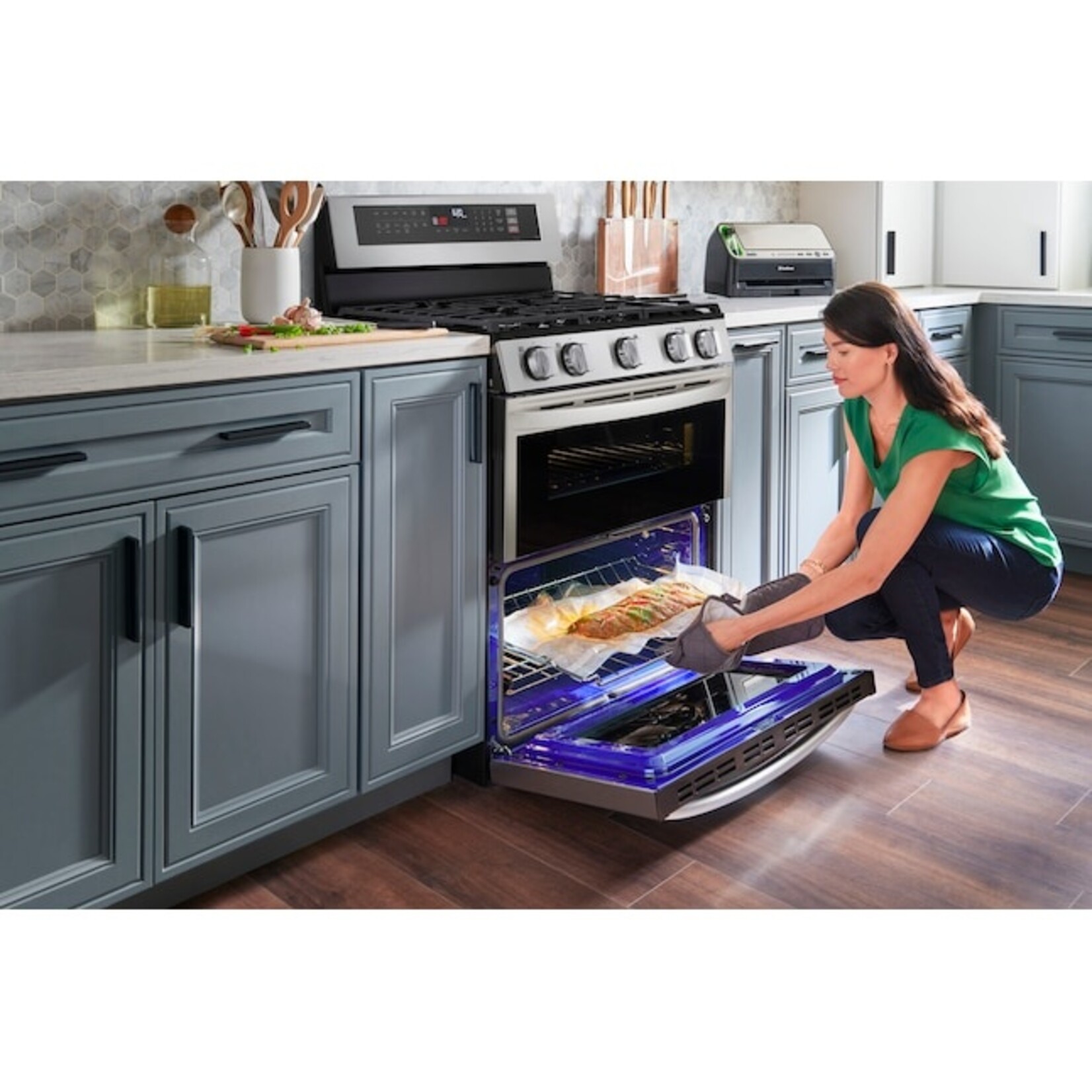 LG #LDGL6924S - LG 6.9 cu. ft. Smart Gas Double Oven Freestanding Range with ProBake Convection®, Air Fry & Air Sous Vide