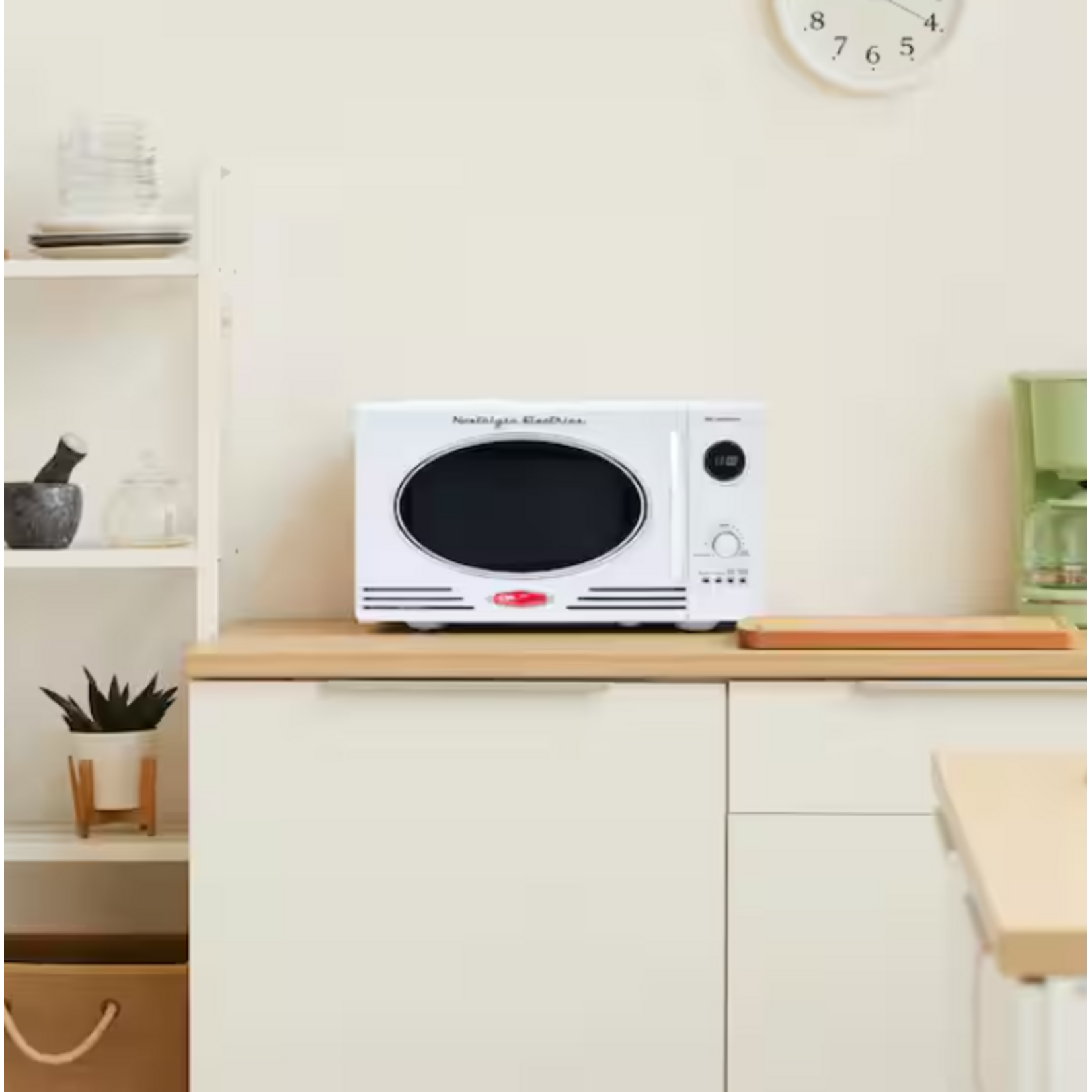 Retro Series 19.5 in. Wide 0.9 cu. ft. 800-Watt Countertop Microwave in White