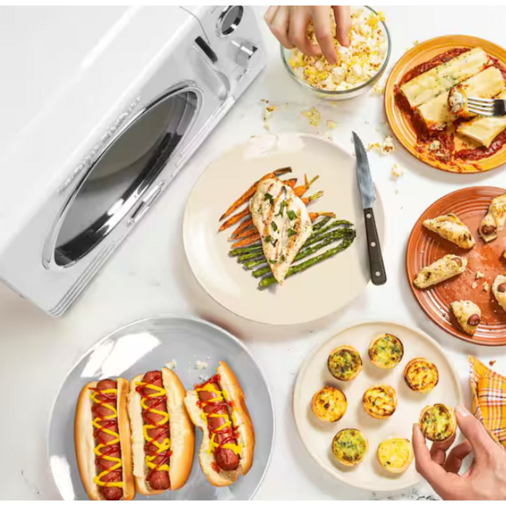 Retro Series 19.5 in. Wide 0.9 cu. ft. 800-Watt Countertop Microwave in White