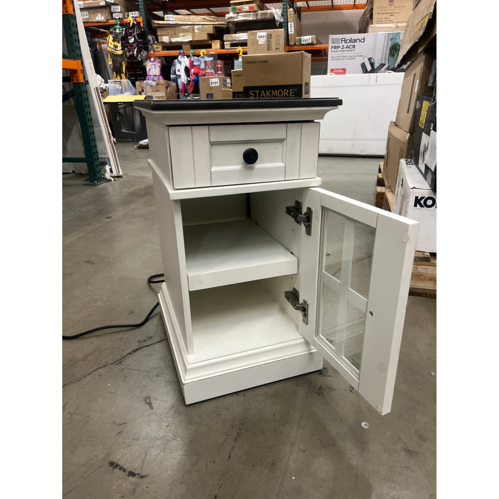 #1518193 - Tresanti Sloane Chairside Table with Power