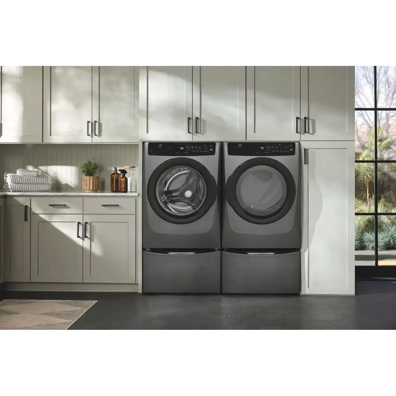 ELFW7437AT Electrolux High Efficiency Stackable Large ( 4.5-cu ft ) Front-Load Washer with Steam Cycle ( Titanium )