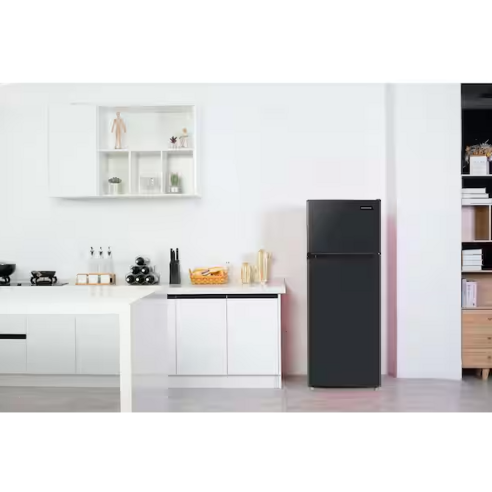 Frigidaire EFR784-BLACK-6COM  Frigidaire 21.5 in. 7.5 cu. ft. Top Freezer Refrigerator in Black