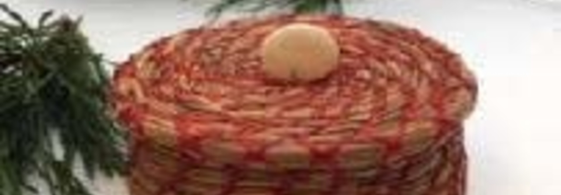 Pine Needle Basket with Red Thread & Lid