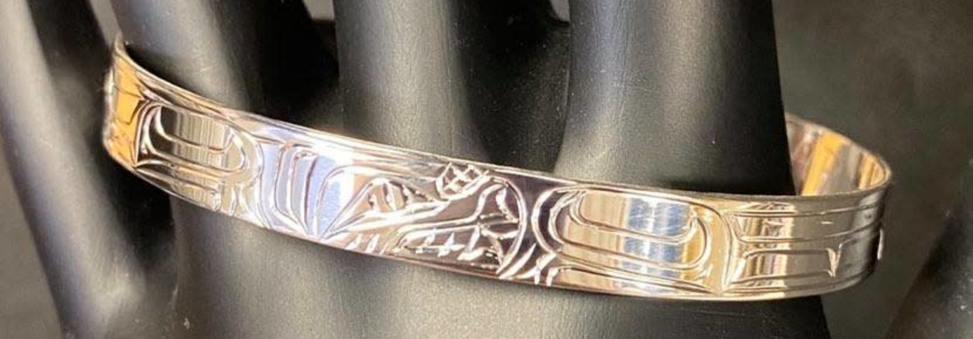 Silver Carved 1/4" Bear Bracelet