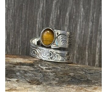 Silver Cast Medicine Wheel Gathering Ring - Silver w Tigers Eye Stone s7.5