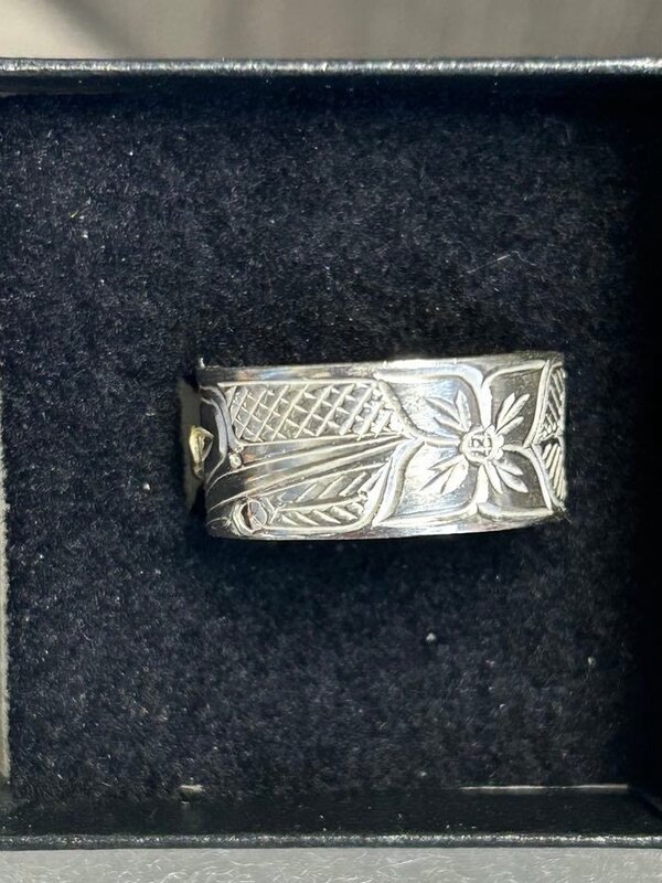 Hand Carved Solid Silver ring Hummingbird w Gold Eye by Richard Lang sz. 7