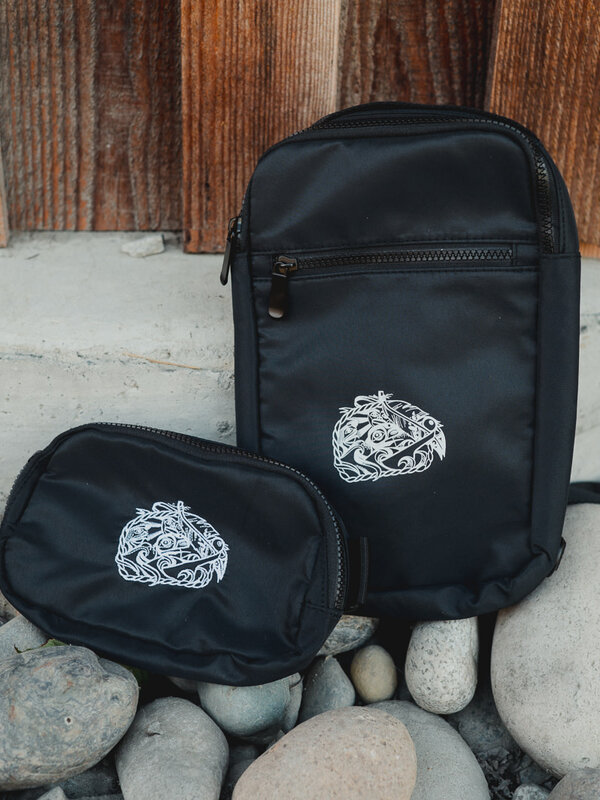 Mémiyelhtel Swag - Embroidered Hip Bag