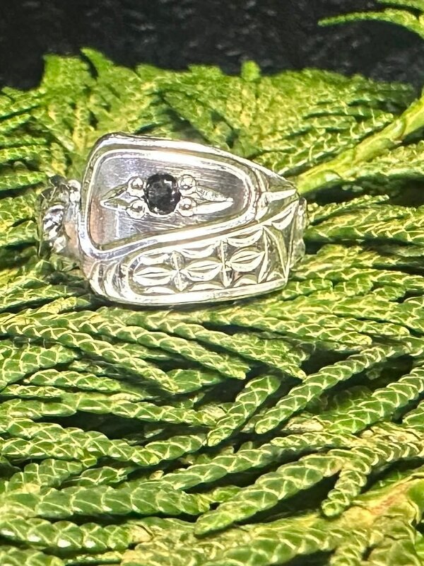Cuban Chain style Hand Carved Silver Ring SZ. 8- Orca w lab Peridot  by Richard Lang