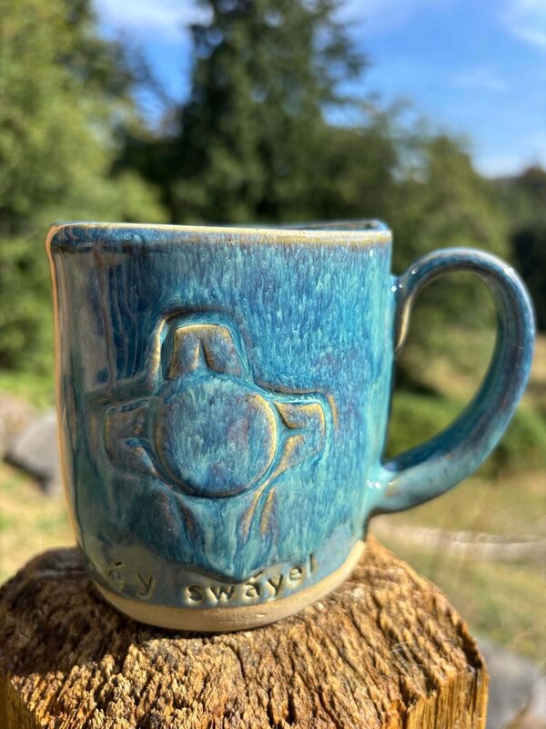 Pottery by Cynthia Robinson - 14 oz Mug with éy swáyel