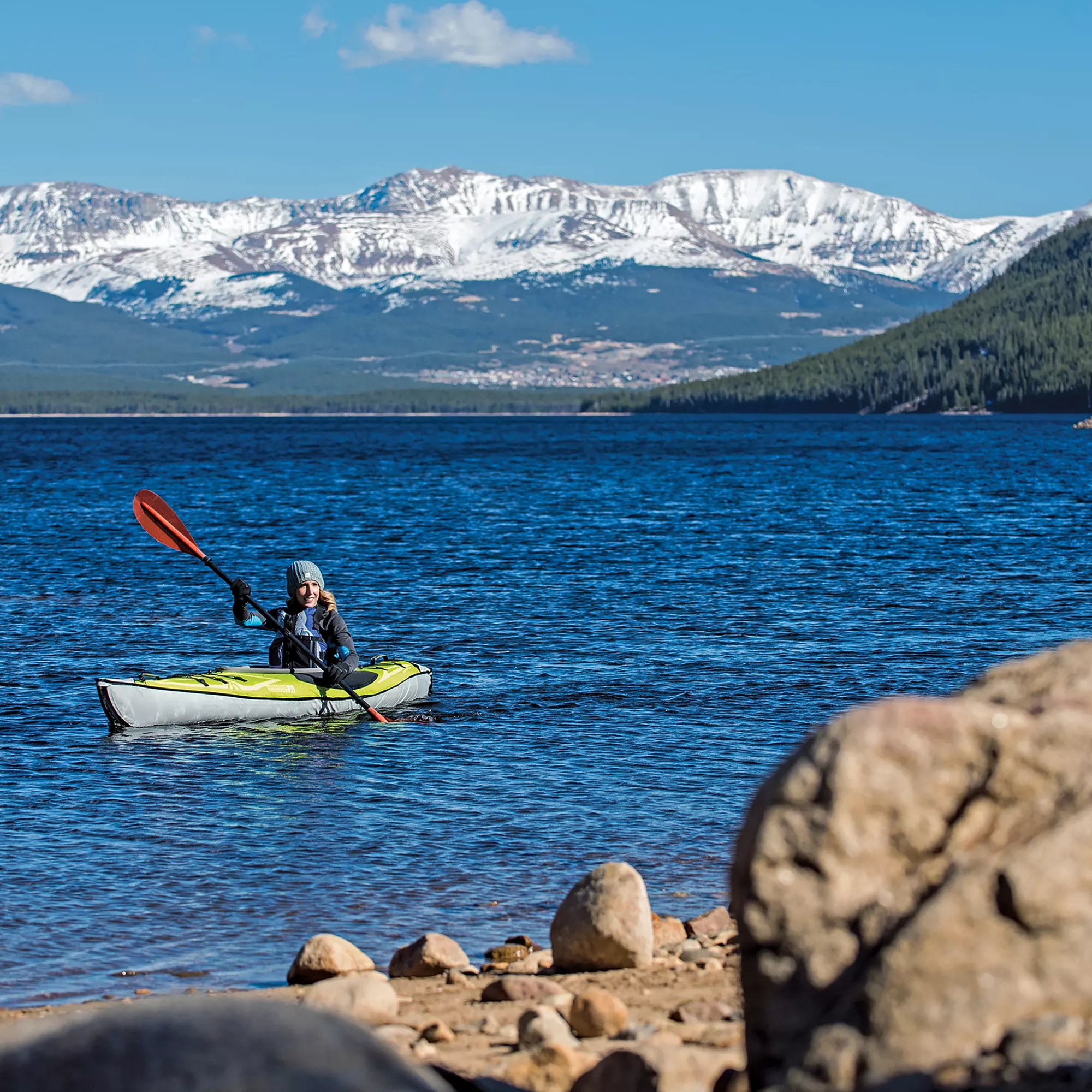 High-Angle vs. Low-Angle Paddle Strokes: Understanding the Difference in Kayaking