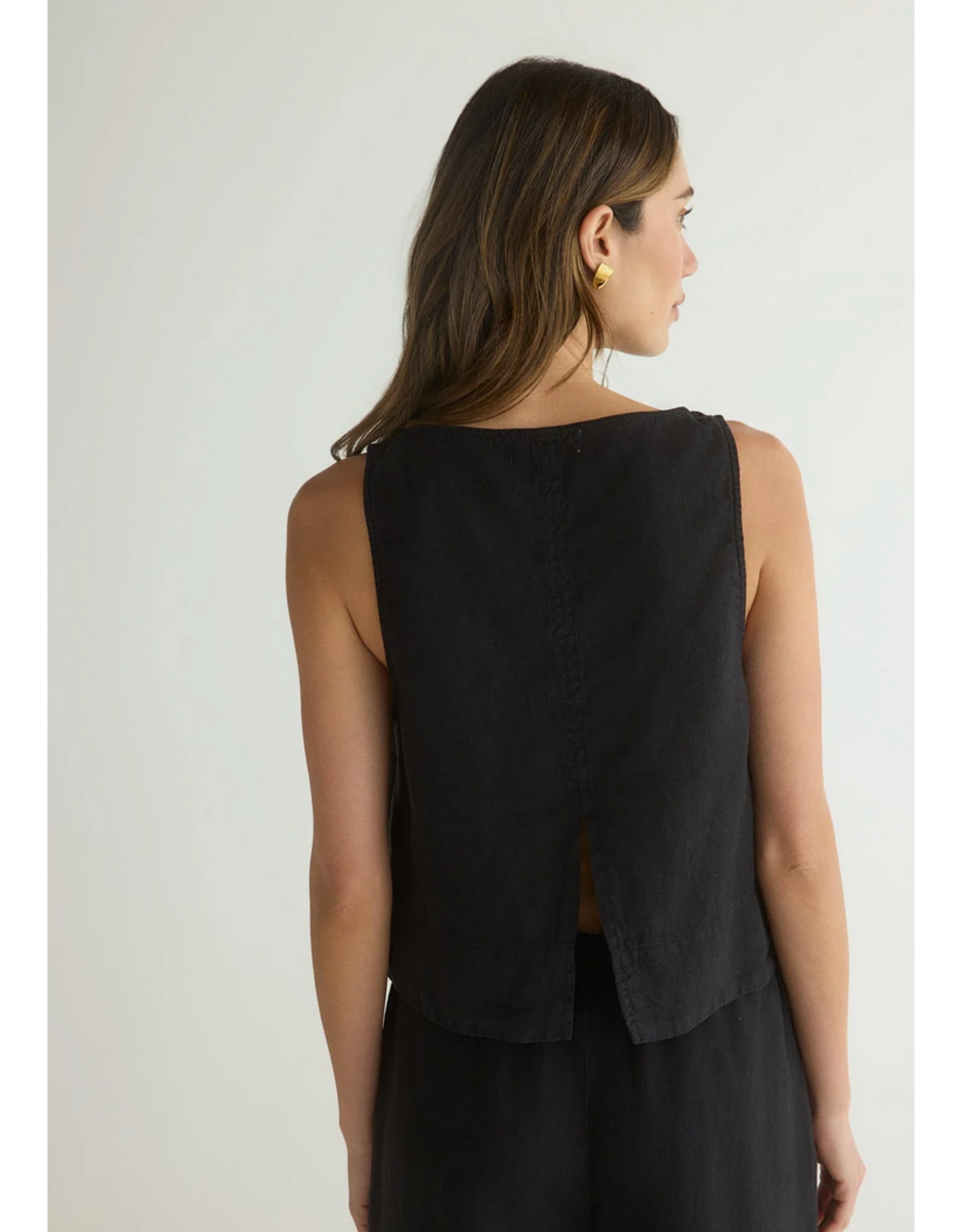 BELLA DAHL BELLA DAHL:: SLEEVELESS BOATNECK SPLIT BACK
