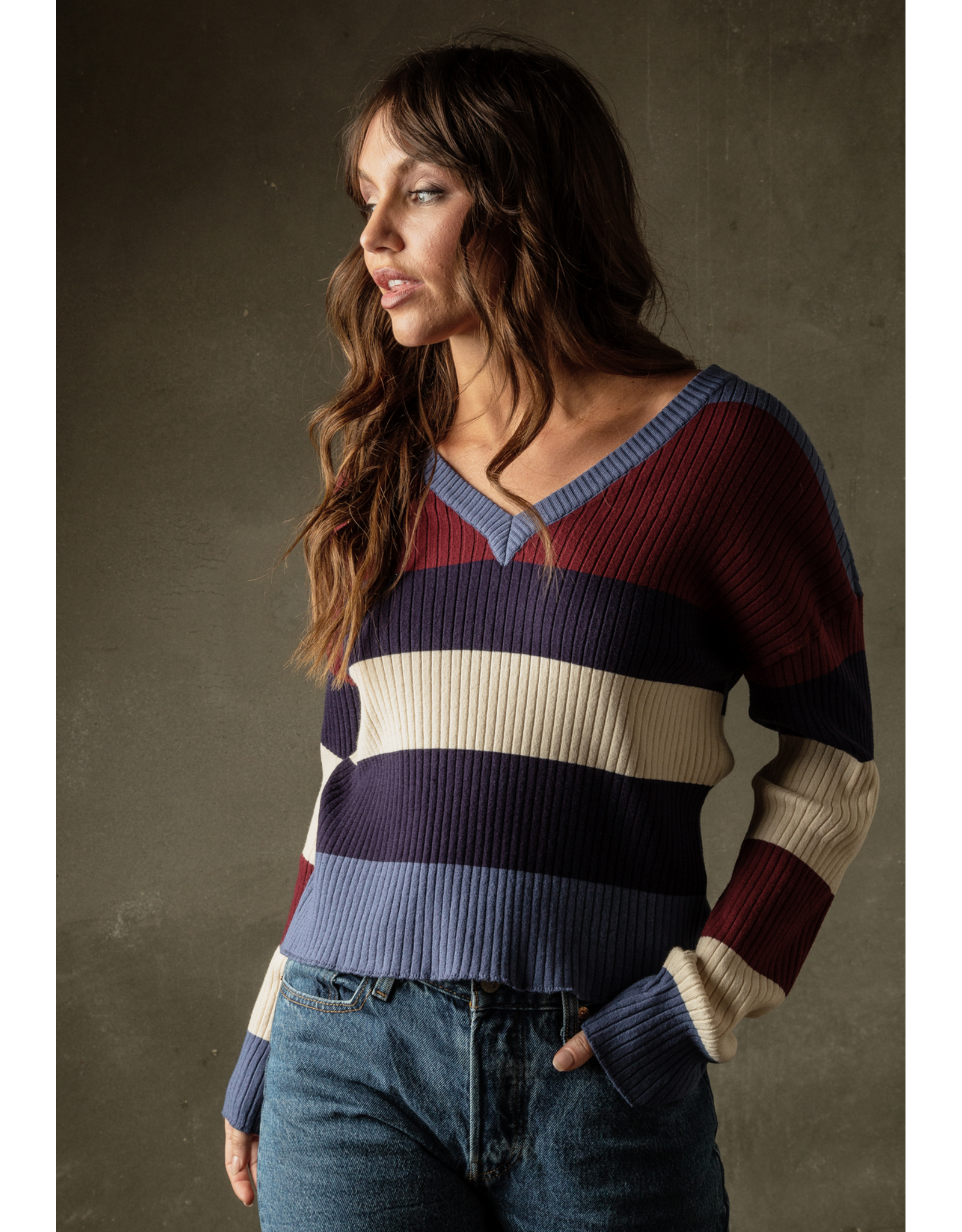 Red Haute RED HAUTE:: V NECK SWEATER